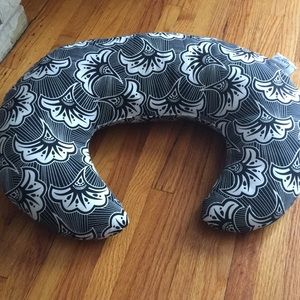 Nursing pillow